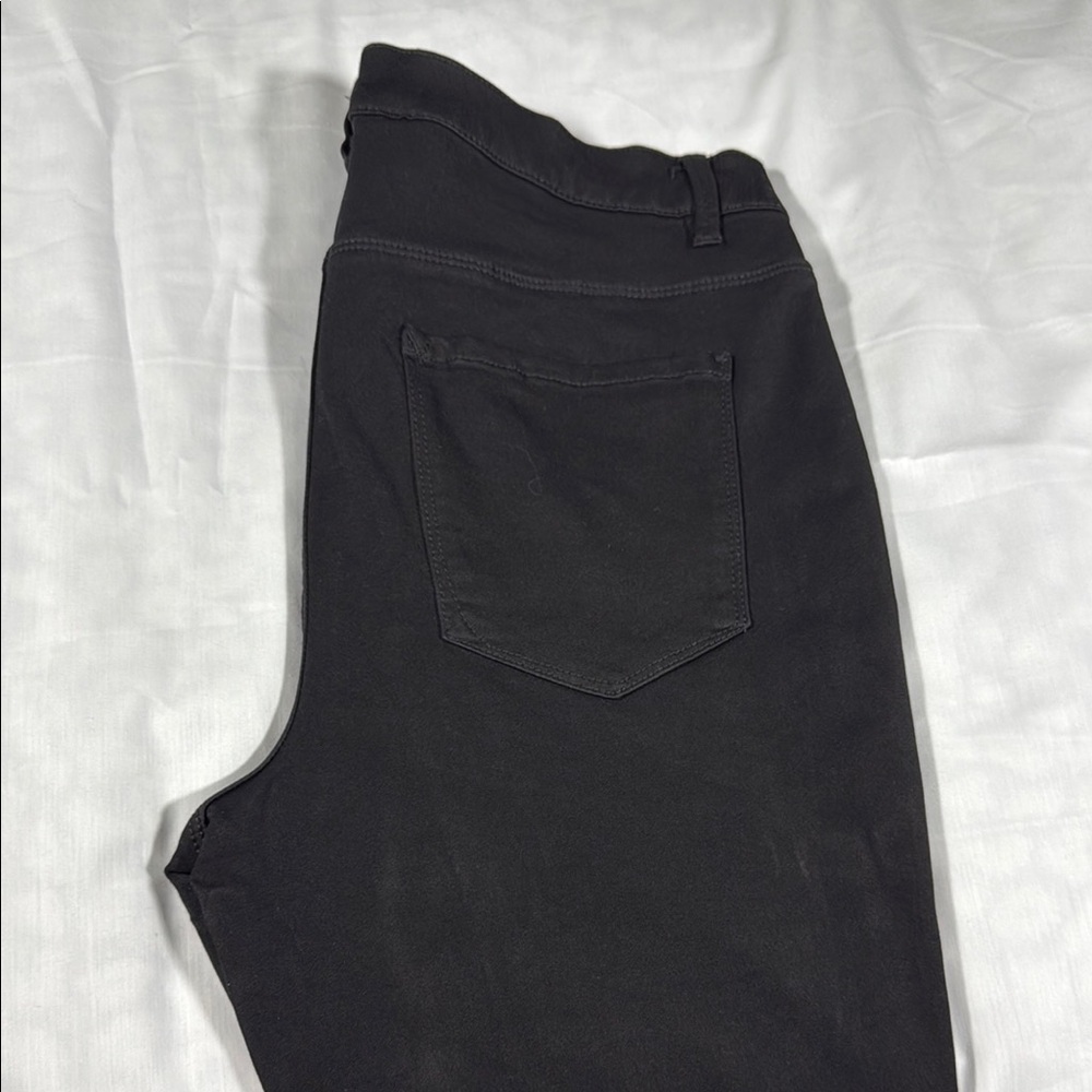 Curve Appeal Essential Black Skinny Jeans with Modern Fit - Picture 12 of 12